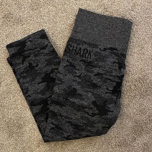 Women’s - GymShark Seamless Camo Leggings - size L - gray/black